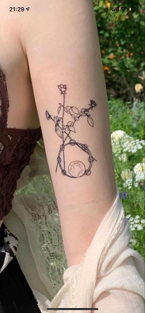 Tattoo Ideas Fleetwood Mac, Stevie Nicks Tambourine Tattoo, Stevie Nicks Inspired Tattoos, Fleetwood Mac Inspired Tattoo, Garden Song Tattoo, Stevie Nicks Tattoo Ideas, Classic Rock Tattoos, Gvf Tattoo, Stevie Nicks Tattoo