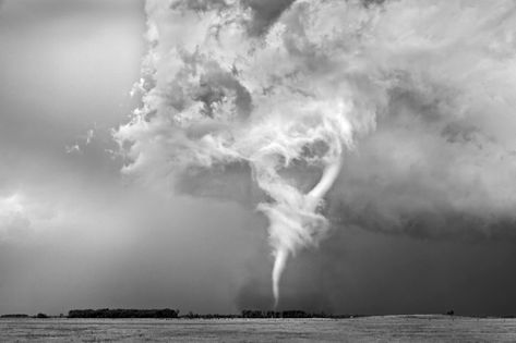 Marguerite Duras, Storm Chasing, Storm Photography, Colossal Art, Rural Landscape, Black N White Images, Sierra Nevada, Tornado, Natural World