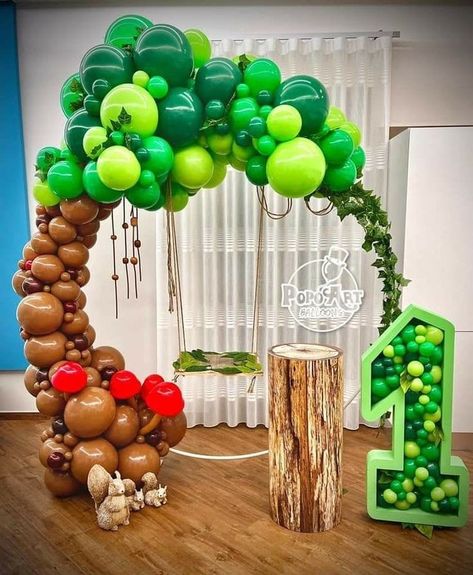 Tree Balloon Decoration, Jungle Balloons, Jungle Thema, Curious George Party, Balloon Tree, Dinosaur Balloons, Diy Floral Decor, Snow White Birthday, Jungle Theme Birthday