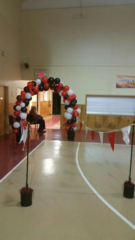 Cross Country Banquet Decorations, Track And Field Banquet Ideas, Track Decorations, Cross Country Banquet Ideas, Cross Country Banquet, High School Sports Banquet, Cross Country Decorations, Sports Banquet Decorations, Track Banquet