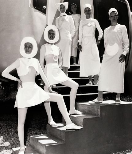 What the future looked like way back when #history #tech #future #science #fashion London Ballet, 60s Space Age, 1960s Space Age, Space Age Fashion, Andre Courreges, Style Année 60, Tabula Rasa, 1960 Fashion, 1960's Fashion