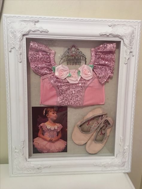 First Ballet Shoes Display, Ballet Shadow Box Ideas, Dance Shadow Box Ideas, Ballet Keepsake, Ballet Decor Bedroom, Ballet Bedroom, Ballerina Bedroom, Ballet Crafts, Ballet Room