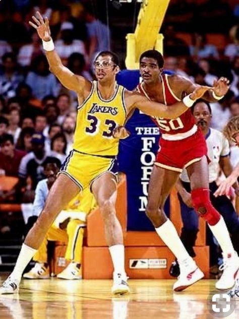 #kareemabduljabbar VS #ralphsampson   #kareem #abduljabbar #skyhook #losangeleslakers #losangeles #lakers #nba #sampson #houstonrockets #rockets #houston Showtime Lakers, Kareem Abdul-jabbar, Abdul Jabbar, Ralph Sampson, Kareem Abdul, Kareem Abdul Jabbar, Lakers Basketball, Nba Art, Sport Nutrition