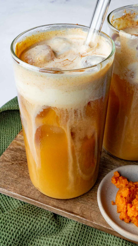 This pumpkin cold foam is the perfect topping for your pumpkin spice latte, adding a creamy twist to your favorite fall coffee recipes. With real pumpkin cream cold foam, it’s a must-try for the autumn season. Recipes With Real Pumpkin, Real Pumpkin Puree, Pumpkin Cream Cold Foam, Pumpkin Cold Foam, Fall Coffee Recipes, Cream Cold Foam, Cold Foam, Smoothie Drink Recipes, Pumpkin Spice Syrup