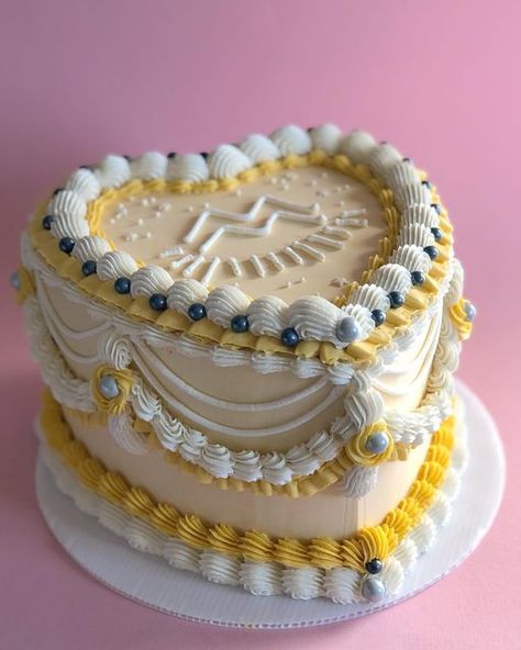 Horoscope Cake, Aquarius Cake, Aquarius Things, Aquarius Season, Bday Cake, Yellow Cake, Rococo Style, Vintage Cake, Cake Decorating Techniques