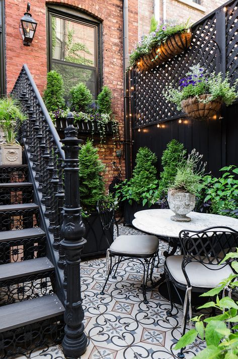 Lincoln Park Historic Row House - Traditional - Patio - Chicago - by Crystal Blackshaw Interiors | Houzz Chicago Landscape, Adobe Homes, Small Patios, Urban Backyard, Sun Rooms, Adobe House, Australia Home, House Backyard, Luxury Garden