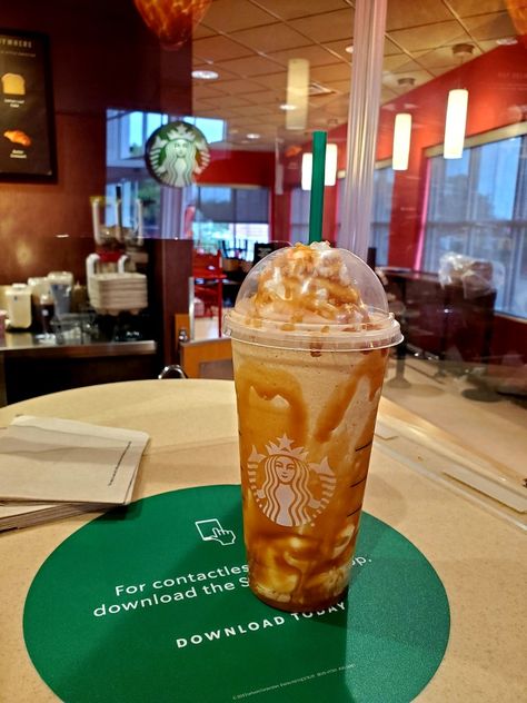 Extra caramel drizzle and white mocha Frappuccino Frappuccino Aesthetic, Starbucks Drinks Frappuccino Caramel, Carmel Starbucks Frappuccino Recipe, Salted Carmel Frappe Starbucks, Caramel Frappe Recipe, Starbucks Caramel Frappuccino, Starbucks Caramel Frappuccino Aesthetic, Caramel Machiatto Starbuck, Frappuccino Starbucks