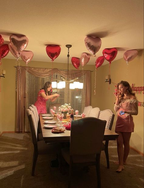 Red Pink White Birthday Decorations, Valentines Day Dinner Aesthetic, Dinner Party Valentines Day, Galentines Fit Ideas, Valentines Day Friends Party, Pink Red Birthday Party, Valentines Birthday Party Ideas Women, Valentines Dinner Party Decorations, Galentines Inspo Aesthetic