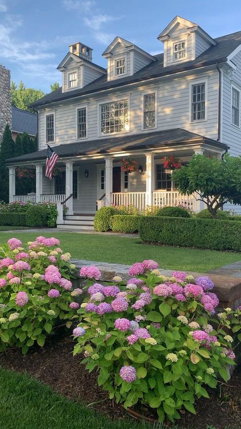 Garden Pond Design, Garden Wallpaper, Pond Design, Coastal Granddaughter, Beautiful Flowers Garden, Dream House Interior, House Interiors, Dream House Exterior, Garden Cottage