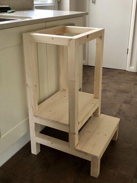 Kitchen Stools Diy, Kitchen Helper Stool, Step Stool Diy, Toddler Kitchen Stool, Helper Stool, Wood Working Tools, Diy Kids Kitchen, Woodworking Craft, Toddler Step Stool