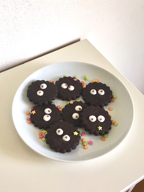 Cookie Box Aesthetic, Sugar Cookie Aesthetic, Halloween Cookies Aesthetic, Totoro Cookies, Chocolate Sugar Cookies, Vegetarian Fast Food, Sleepover Food, Delicious Snacks Recipes, Cute Desserts