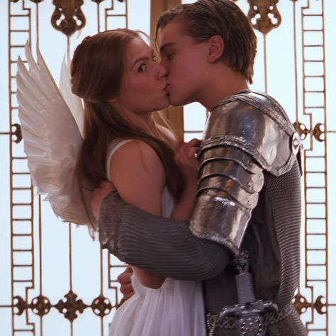 Romeo And Juliet Song, Romeo And Juliet Leonardo, Psy Music, Leonardo Dicaprio Romeo, Juliet 1996, Romeo Juliet 1996, Juliet Capulet, Romeo Und Julia, The Wolf Of Wall Street