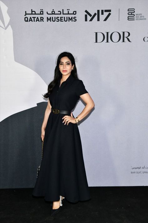 Lojain Omran Style, Christian Dior Belt Outfit, Dior Women Outfit, Dior Belt Outfit, Lojain Omran, Dior Black Dress, Heels Work Outfit, Dior Winter, Dior Caro Bag