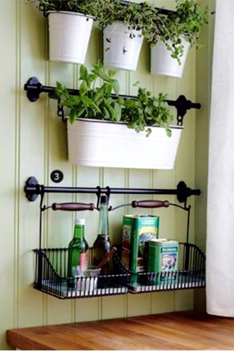 Ideas for kitchen plants: An indoor herb garden (Ikea) Kitchen Gardening Ideas, Fintorp Ikea, Wall Laundry Room, Ikea Outdoor Furniture, Ikea Raskog, Ikea Outdoor, Kitchen Gardening, Room Storage Diy, Indoor Design