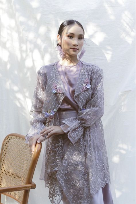 Kebaya Mauve, Dress Wisuda, Kebaya Lace, Apple Shape Outfits, Kebaya Brokat, Kebaya Muslim, Apple Shape, Bridesmaid Wedding, Official Store