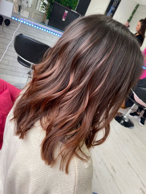 Rose Brown Hair Highlights, Rose Brunette Balayage, Rose Gold Brown Balayage, Subtle Rose Gold Balayage Brunette, Rose Brown Balayage Brunettes, Brown To Rose Gold Balayage, Rose Balayage Brunettes, Subtle Pink Highlights Brunette, Brown Skin Hair Color Ideas Highlights