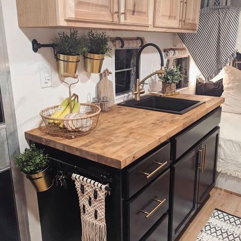 Chic black cabinets in this gorgeous camper by @sassafras_lou! 😍 . . . #rvrenovation #camperrestoration #vintage #vintagecamper #shasta… Glamper Camper, Camping Vintage, Camper Trailer Remodel, Vintage Camper Remodel, Diy Camper Remodel, Retro Caravan, Rv Kitchen, Rv Makeover, Travel Trailer Remodel