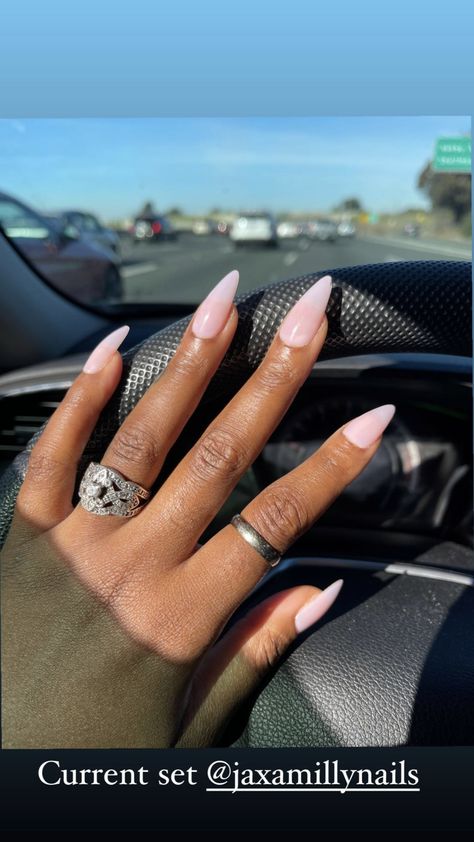 Almond Nails Designs Summer Black Women, Short Almond Acrylic Nails Black Women, Almond Shape Nails Black Women, Almond Shaped Nails Black Women, Pink Nude Almond Nails, Pointed Almond Nails, Almond Nails Black Women, Nailpolish Aesthetic, Nude Nails Black Women