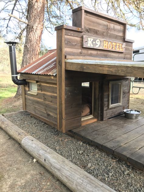 Rustic Dog House, Doghouse With Porch, Painted Dog House, Tin Dog House, Dog House Pallets Diy, Doghouse Diy Outdoor, Dog Shed House, Rustic Dog House Outdoor, Wood Dog House Outdoor