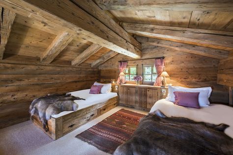 Chalet Le Ti, Verbier | Leo Trippi Cozy Chalet, Chalet Bedroom, Mountain Interiors, Chalet Interior, Chalet Design, Luxury Ski Chalet, Inspired Bedroom, Chalet Style, Boat House