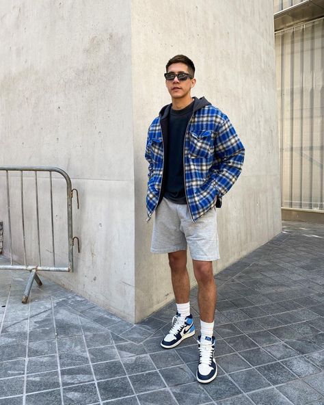 Jordan 1 Outfit Men Streetwear, Jordan 1 Obsidian Outfits Men, Jordan 1 Outfit Men Summer, Jeans Outfit Winter Casual, Reggaeton Outfit, Winter Outfits Jeans, Jeans Outfits Winter, Aesthetic Jeans Outfit, Jordan 1 Outfit Men