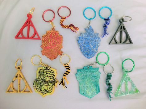 Harry Potter Resin Crafts, Raw Vegan Recipes For Beginners, Harry Potter Resin, Harry Potter Keys With Wings Diy, Harry Potter Clay Keychain, Keychain Harry Potter, Home Craft Ideas, Harry Potter Resin Keychain, Vegan Recipes For Beginners