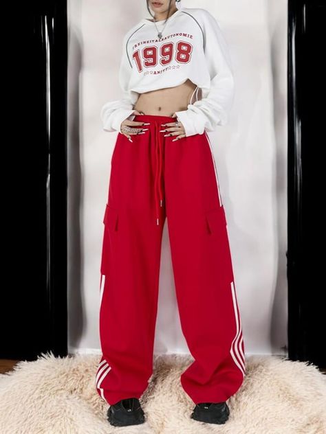 Striped Cargo Sweatpants for Women: High Waist, Wide Leg, Sporty Streetwear with Multiple Pockets
Looking for the perfect blend of sporty style and casual comfort? Our striped cargo sweatpants for women are designed to offer just that. Sporty Streetwear, Sweatpants For Women, Cargo Sweatpants, Trendy Fits, Style Sportif, Baggy Pants, Outfit Goals, Side Stripe, Sporty Style