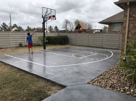 Concrete slab basketball court Concrete Basketball Court Backyard, Small Basketball Court Backyard, Home Basketball Court Outdoor, Outdoor Basketball Court Ideas, Campo Basket, Concrete Basketball Court, Backyard Basketball Court Ideas, Basketball Court Outdoor, Volleyball Court Backyard