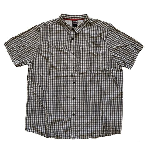 "Vintage 2000s 00s The North Face Gray / White Outdoors Hiking Plaid Button Up Shirt Mens Size XXL 2XL Condition: This item is in great pre-owned condition with one small imperfection as seen in the photos. Material: 53% Nylon x 47% Lyocell Size: Mens Size XXL Please refer to measurements for exact fit. Measures: Chest (armpit to armpit): 26\" Sleeve (shoulder to sleeve end): 10 1/2\" Length (back neck seam to bottom): 31 1/2\" Note: Pre-owned items may have minor imperfections, we do our best t Soft Streetwear, Button Up Shirt Mens, Fire Fits, Checkered Shirt, Men Fashion Casual Outfits, Vintage 2000s, Plaid Tops, Dream Clothes, Button Up Shirt