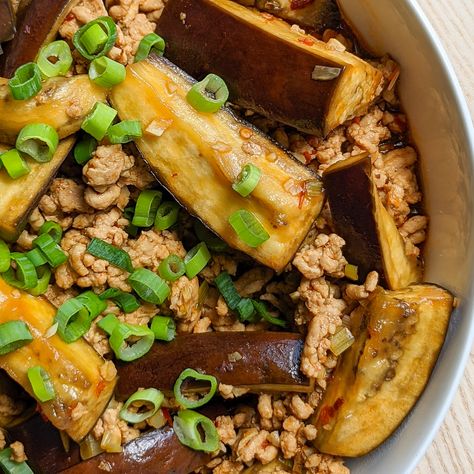 stir-fried eggplant with minced pork Century Egg, Fried Eggplant, Minced Pork, Chilli Beans, Easy Asian Recipes, Stir Fry Sauce, Easy Asian, Chinese Dishes, Cooking Wine