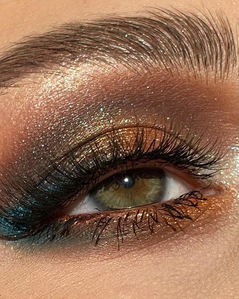 Turquoise And Gold Eye Makeup, Glam Make Up Looks For Green Eyes, Eyemakeup Green Eyes, Blue And Gold Makeup, Shadow For Green Eyes, Make Up Green Eyes, Colorful Smokey Eye, Green Hazel Eyes, Green Eyes Makeup