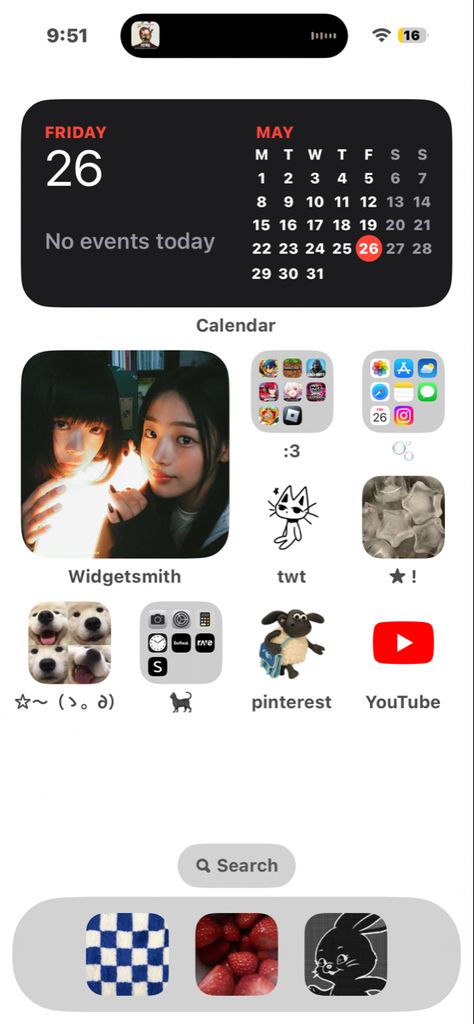 Messy Phone Layout, Ios 16 Phone Ideas, Newjeans Homescreen Layout, Homescreen Decor Ideas, Layout Design Iphone, Lockscreen Iphone Ideas, Ios 16 Homescreen Ideas, Homescreen Ideas Iphone, Messy Lockscreen