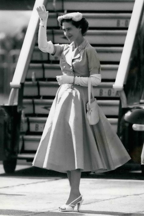 Princess Margaret Young, Prinses Margaret, Princesa Margaret, Margaret Rose, Real Princess, Style Royal, Elisabeth Ii, British Royal Families, Fifties Fashion