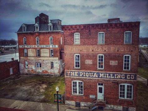 Piqua Ohio, Bucket Truck, Ohio History, Vintage Photos, Ohio, Old Things, History, House Styles, Home Decor