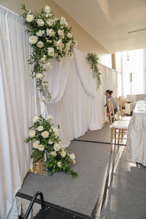 White Drapes Wedding, Pipe And Drape Wedding, Tulip Decorations, Flower Decorations Wedding, Ceremony Flowers Wedding, Wedding Drapes, Flowers Wedding Reception, Pipe And Drape Backdrop, Wedding Floral Arrangements