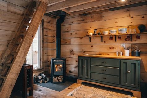 Cabins In The Woods Interior, Tiny Cabins Interiors, Mini Chalet, Downtown Ottawa, Small Kitchenette, Off Grid Tiny House, Tiny Loft, Cabin Loft, Small Stove