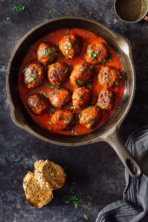 Meatballs Photography, Meatball Photography, Meat Photography, Cheese Stuffed Meatballs, Meatball Sauce, Ball Aesthetic, Beef Meatballs, Cast Iron Skillet, Skillet