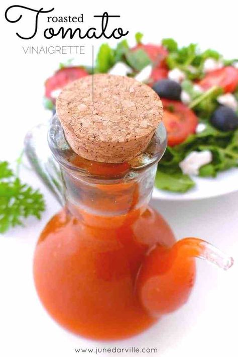 Olive Oil Salad Dressing, Garlic Salad Dressing, Tomato Vinaigrette, Valentines Food Dinner, Vinaigrette Recipe, Vinaigrette Recipes, Olive Oil And Vinegar, Recipe Simple, Roasted Tomato