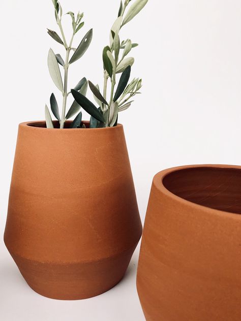 Pottery Plant Pots, Large Floor Vase, Throwing Clay, Pottery Plant Pot, Pottery Inspo, Terracotta Plant Pots, Outdoor Pots, Ceramics Ideas Pottery, Diy Planters