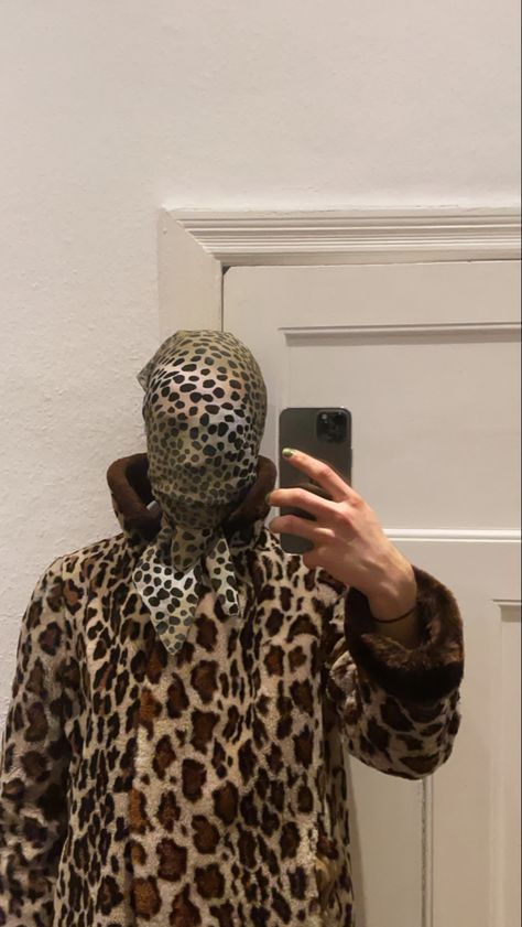 In this picture you can see a person in a leopard fur coat and a matching leopard silk scarf wrapped around the head, covering the face Leopard Outfit, Leopard Headband, Wear A Scarf, Scarf Mask, Leopard Outfits, Leopard Coat, Leopard Scarf, How To Wear A Scarf, Leopard Print Scarf