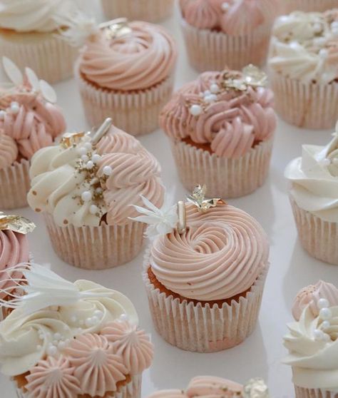 Cupcake Decorating Tips, Halal Food, Cupcake Cake Designs, Beautiful Cupcakes, The Glow Up, Cupcake Designs, Cake Decorating Designs, Food Colouring, Cute Desserts