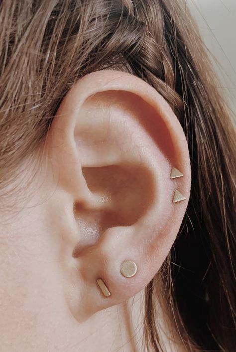 Ear piercing inspiration Spider Bite Ear Piercing, Spider Bite Piercing Ear, Ear Piercing Inspiration, Spider Bite, Spider Bite Piercing, Piercing Inspiration, Earring Inspo, Piercing Inspo, Spider Bites