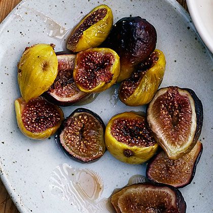 Honey Roasted Figs Dinner Party Main Dish, Figs Recipe, Vegan Dinner Party, Fruit Sauces, Fire Oven, Roasted Figs, Plated Dessert, Wood Burning Oven, 100 Calorie Snacks