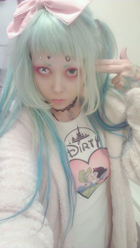 ☹☻☹☻☹☻☹☻ Halloweenský Makeup, Goth Shirt, Tokyo Street Fashion, Pastel Goth Fashion, Pastel Grunge, Hair Color Pastel, Pastel Decor, Pastel Fashion, Goth Aesthetic