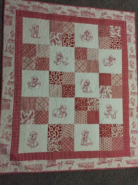 Red Work Embroidery Quilts, Quilt Patterns With Sashing, Red Work Quilt Patterns, Red Work Quilts, Quilt With Embroidered Blocks, Quilts With Embroidered Blocks, Redwork Quilts, Red Work Embroidery, Redwork Quilt