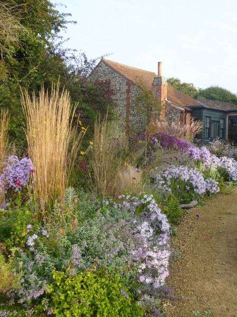 Cottage Foundation Planting, Prairie Garden Design, Naturalistic Planting, Small Front Garden Ideas, Cottage Garden Plan, Garden From Scratch, Garden Vertical, Home Garden Ideas, Naturalistic Garden