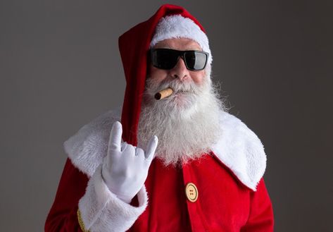 Santa Funny Pictures, Christmas Santa Pictures, Funny Santa Pictures, Santa Aesthetic, Santa Clus, Steve Stifler, Santa Clos, Santa Bar, Cool Santa Claus