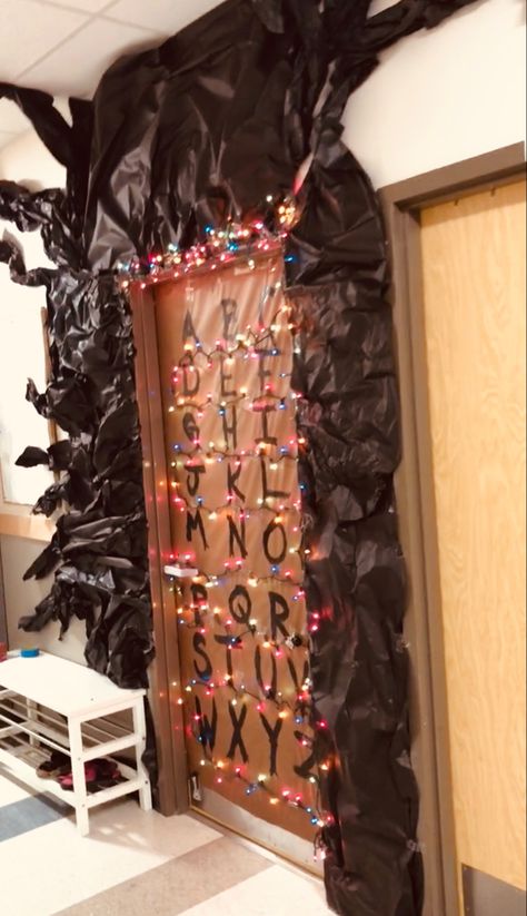 Scary Halloween Door Decorations Contest, Stranger Things Door Decorations, Skeleton Door Decoration, Stranger Things School, Halloween Door Decorations For Home, Halloween Door Ideas, Door Decorations Halloween, Halloween Doors, Stranger Things Halloween Party