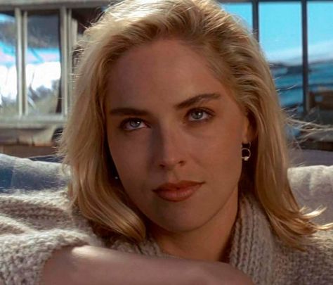 Sharon Stone Young, Gamine Style, Basic Instinct, 20th Century Fashion, Sharon Stone, Stone Pictures, Lip Fillers, Flan, Messy Hairstyles