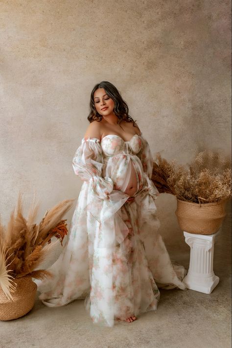 Boho Style Maternity Shoot, Boho Maternity Shoot Indoor, Boho Maternity Photos Studio, Bohemian Maternity Shoot, Maternity 2023, Floral Maternity Shoot, Maternity Flowers, Boho Maternity Shoot, Natural Maternity Photos